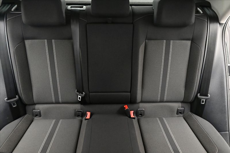 Volkswagen T-Roc 2,0 TDI 110kW Clever Navi Záru - fotka 27 z 30
