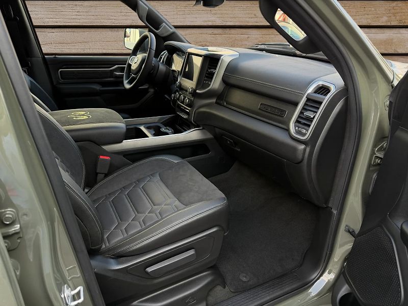 Dodge RAM (2020) +OFFROAD PAKET+LOOK26+HEMI+ - fotka 9 z 21