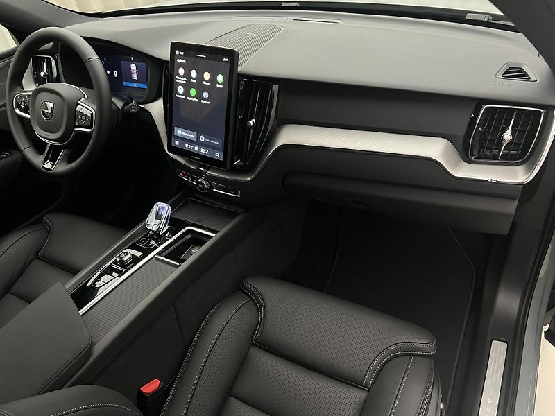 Volvo XC60 (2026) B5 AWD BLACK EDITION PLUS AUT - fotka 19 z 47