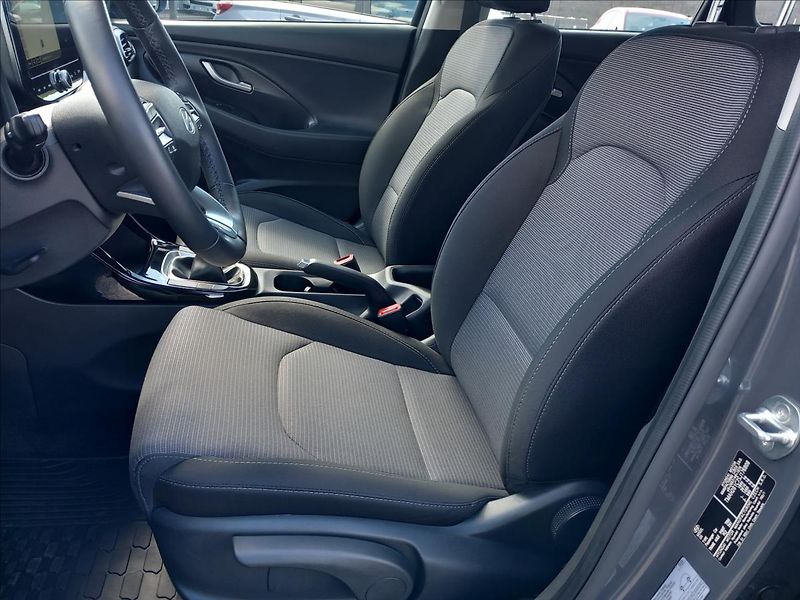 Hyundai i30 1,5 l COMFORT 16 - fotka 16 z 20