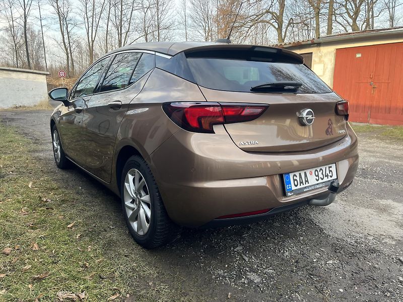 Opel Astra (2017) Kupované jako roční auto - fotka 4 z 9