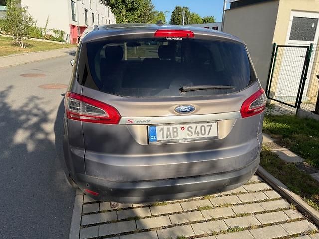 Ford S-MAX (2013) 2.0 Titanium, 7 míst - fotka 9 z 10