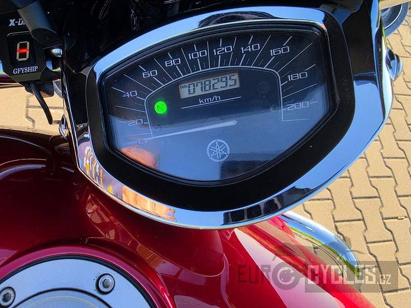 Yamaha XVS 1300 A Midnight Star (2007) - fotka 11 z 15