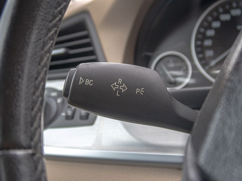 BMW Řada 5 (2010) 3.0i mat – NAVI - fotka 20 z 49