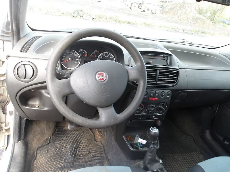 Fiat Punto 1,4i ČR 1.MAJ STK 07/2028 ! - fotka 19 z 21