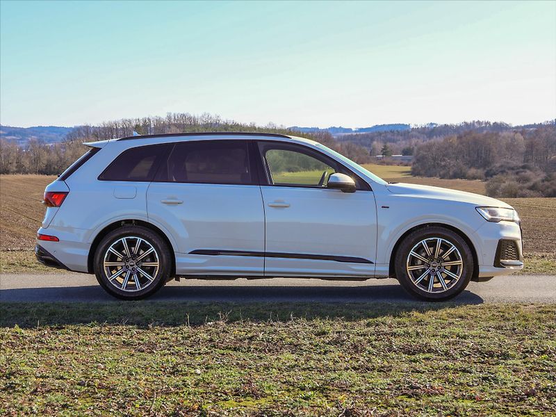 Audi Q7 3,0 TDI quattro tiptronic S li - fotka 7 z 42