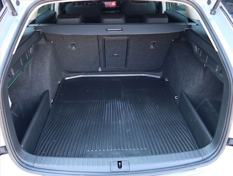 Škoda Octavia (2022) Ambition 2.0 TDI, ČR,1.maj - fotka 13 z 15