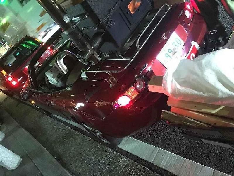 Mazda MX-5 jako prodejní stánek.