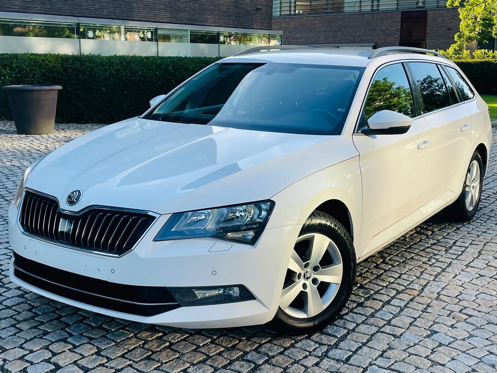 Škoda Superb 2.0TDI 1MAJITEL TAŽNÉ SERVISKA