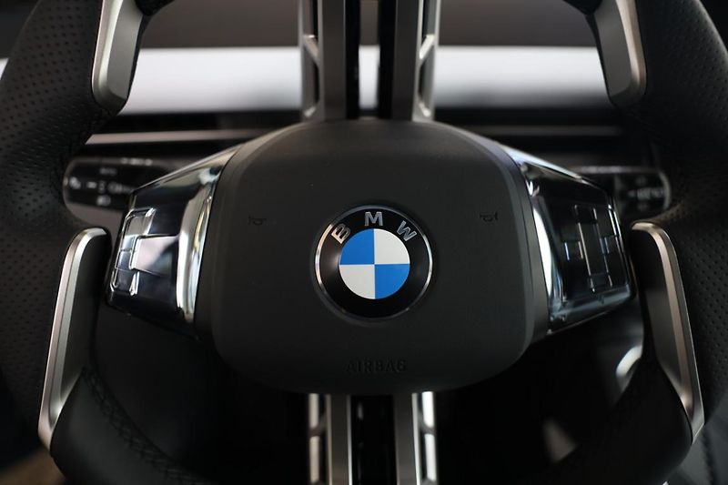 BMW iX3 50 xDrive - fotka 10 z 18