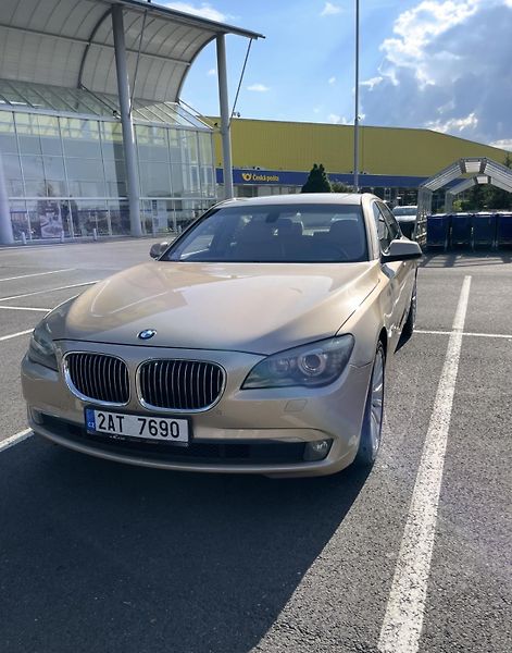 BMW Řada 7 (2009) BMW 730d - fotka 4 z 5