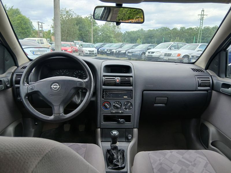 Opel Astra 1.2i - fotka 18 z 23