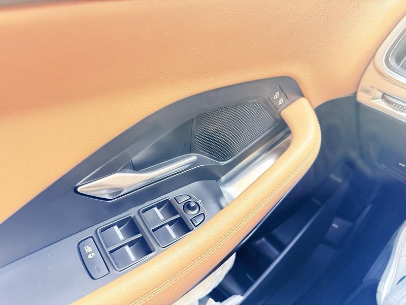 Jaguar E-Pace (2021) 2.0D,4WD,FACELIFT,ZÁRUKA - fotka 23 z 56