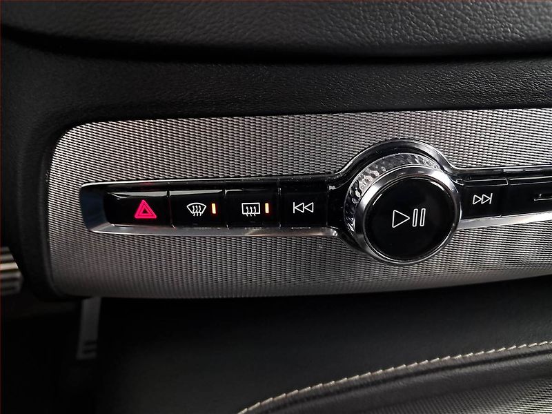 Volvo XC90 (2021) B5 AWD - fotka 16 z 25