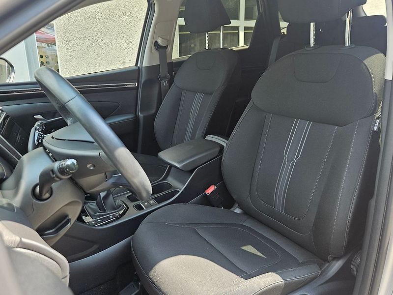 Hyundai Tucson 1.6 T-GDi Smart,ČR,1.maj. - fotka 12 z 30