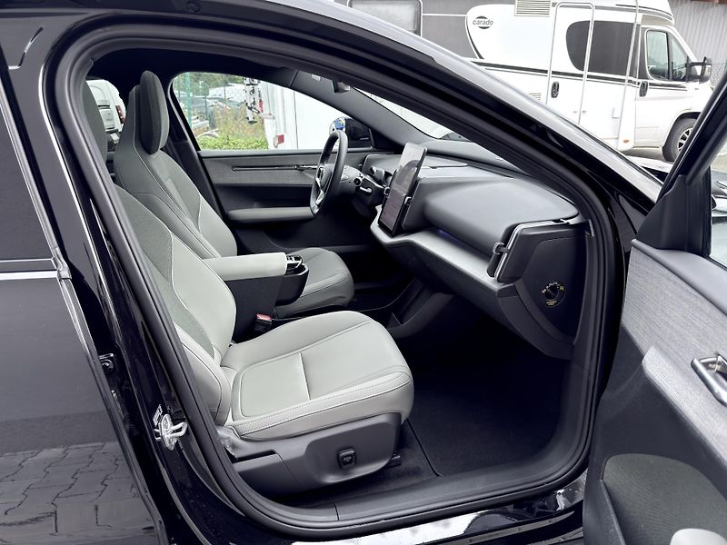 Volvo EX30 P8 CC AWD ULTRA / + sada pneu  - fotka 18 z 52