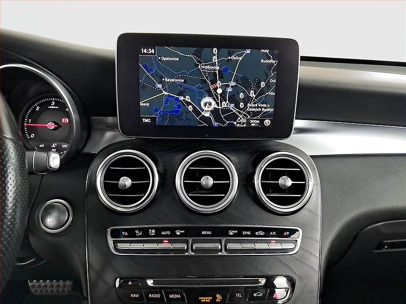Mercedes-Benz GLC (2016) AMG line 250 d - fotka 12 z 21