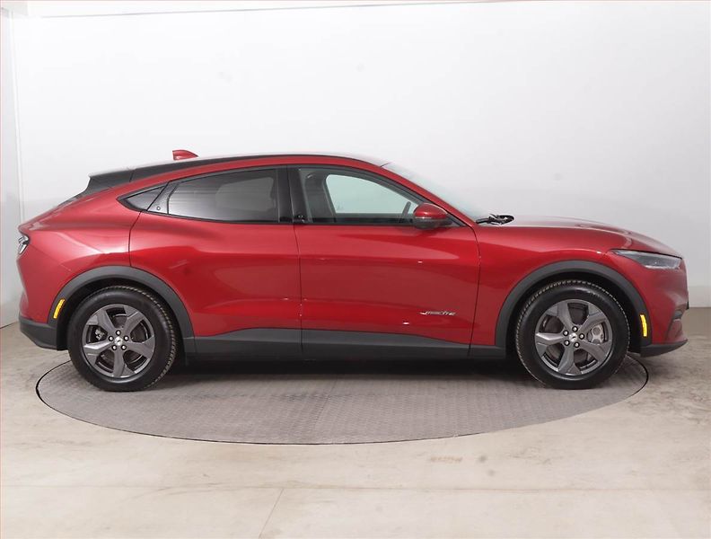 Ford Mustang Mach-E (2021) Standard Range RWD, SoH 94% - fotka 6 z 18
