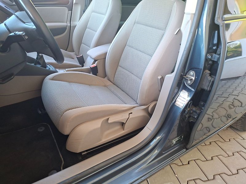 Volkswagen Golf (2009) 2.0TDI 103kW 4MOT -TAŽ.ZAŘ. - fotka 20 z 44