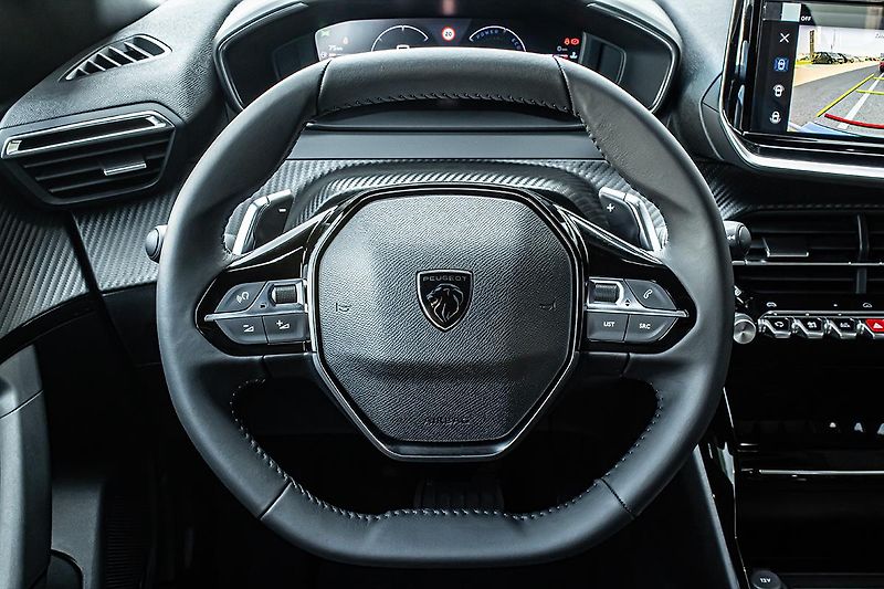 Peugeot 2008 (2026) 1,2 ALLURE Hybrid 110 e-DCS6 - fotka 12 z 16