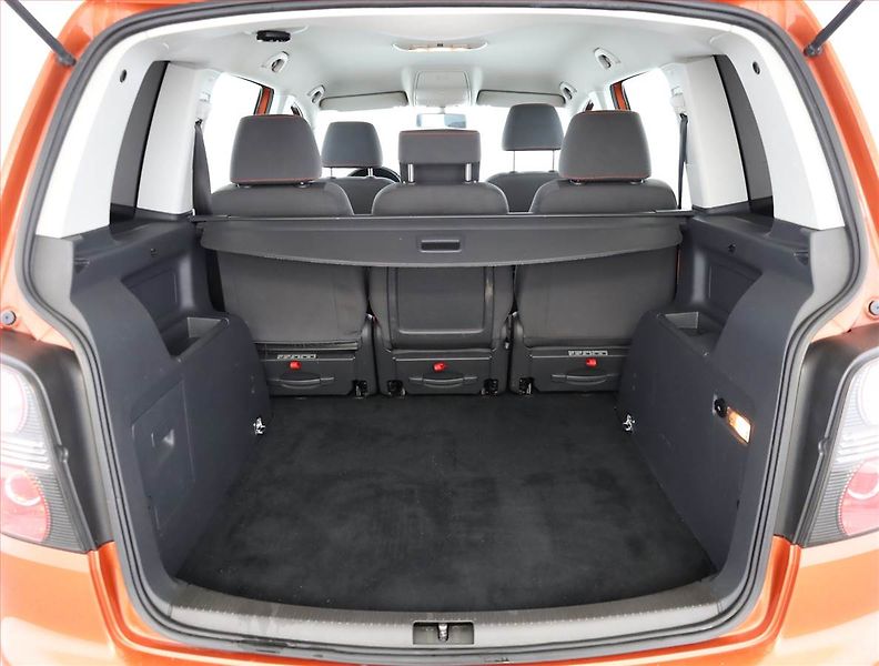 Volkswagen Touran (2008) Cross 2.0 TDI, Automat, Xenony - fotka 12 z 12