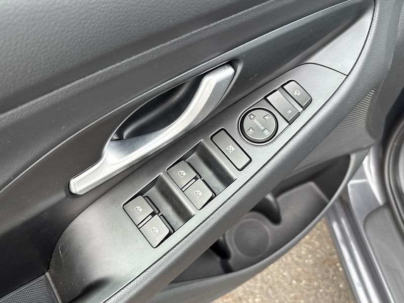 Hyundai i30 Smart DCT - fotka 20 z 23