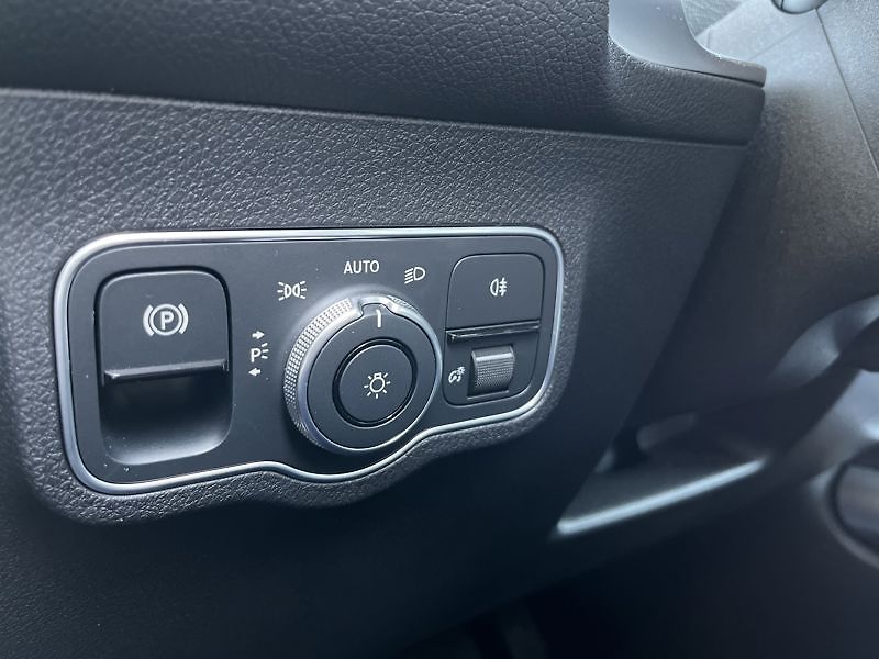 Mercedes-Benz GLB 200 d 4MATIC - fotka 12 z 18