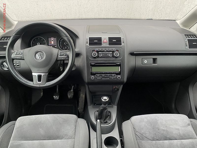 Volkswagen Touran (2011) 1.4 TSi, Highline, výhřev sed - fotka 8 z 17