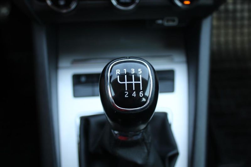 Škoda Octavia 1,5 TSi  AMBITION, DPH, ČR - fotka 25 z 34
