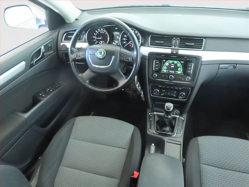 Škoda Superb (2013) 2.0 TDI, Navi, Xenony - fotka 7 z 14