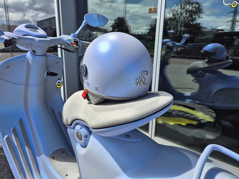 Vespa 946 (2025) 946 Snake E5+ - fotka 23 z 24