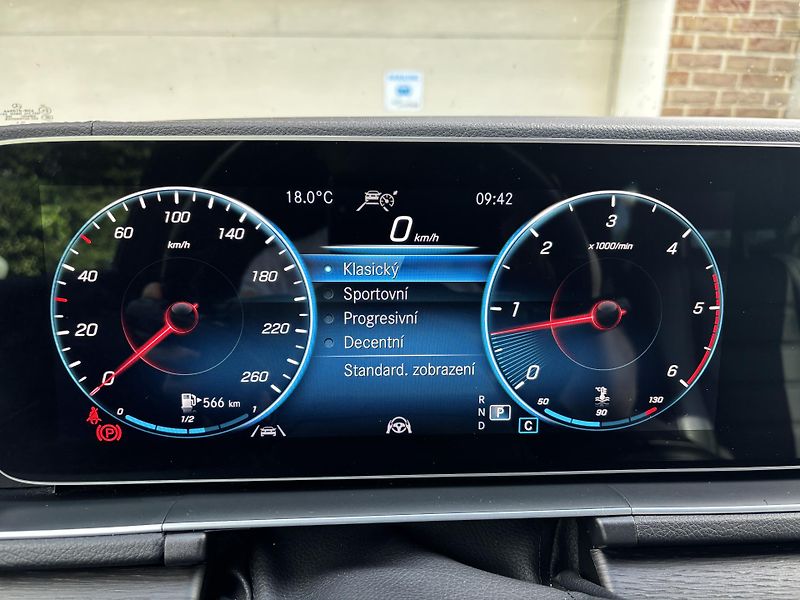 Mercedes-Benz GLE (2023) 400d 4MATIC 9GTRONIC AMG Paket - fotka 67 z 166