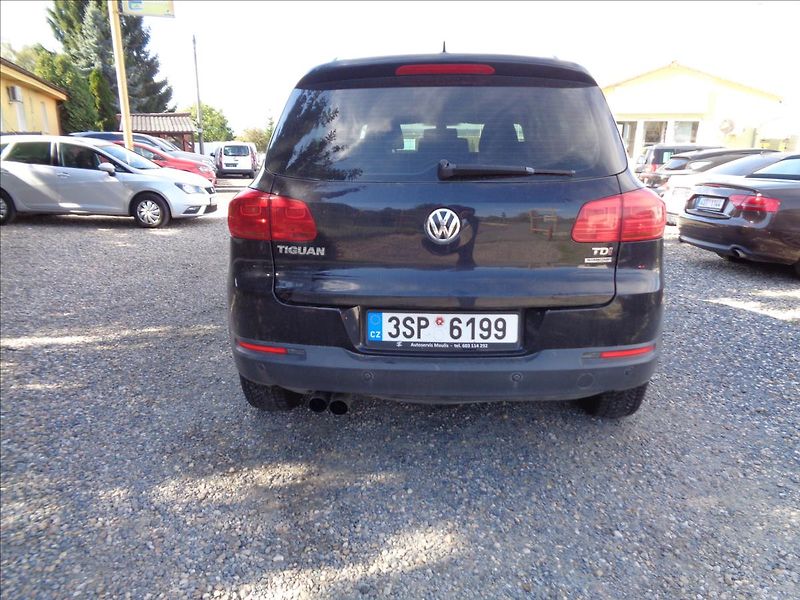 Volkswagen Tiguan 2,0 - fotka 6 z 17
