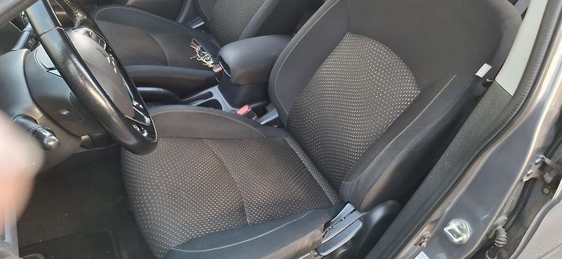 Mitsubishi ASX 1.6 MIVEC 86 kw - fotka 36 z 44