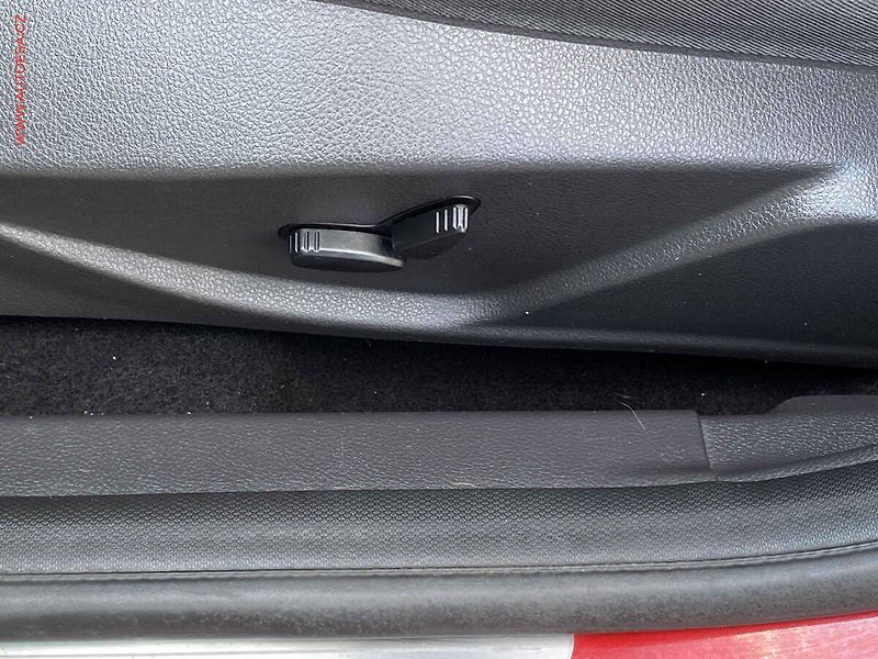 Ford Focus (2014) 2.0 TDCi, Titanium, navi - fotka 12 z 21