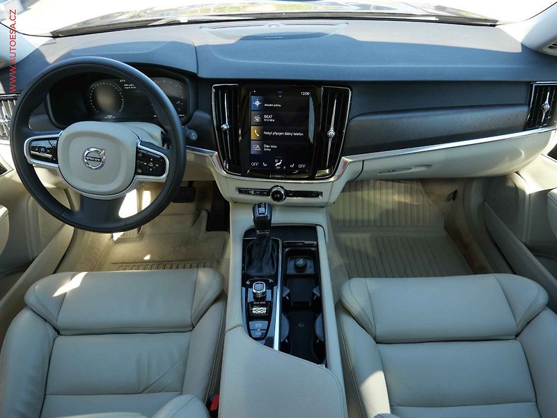Volvo V90 (2018) 2.0 D5 4x4, Cross Country - fotka 8 z 34