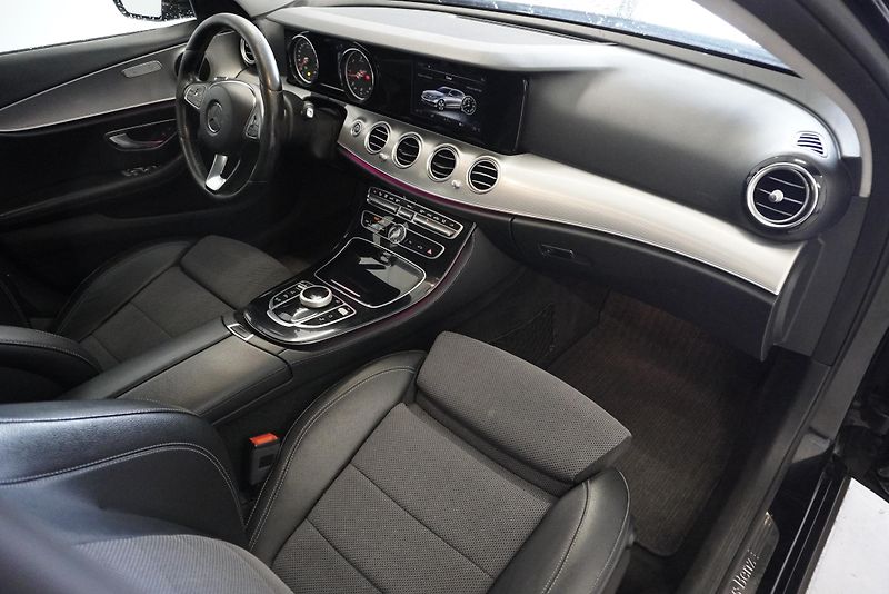 Mercedes-Benz Třídy E (2017) E220D AUTOMAT - fotka 33 z 38
