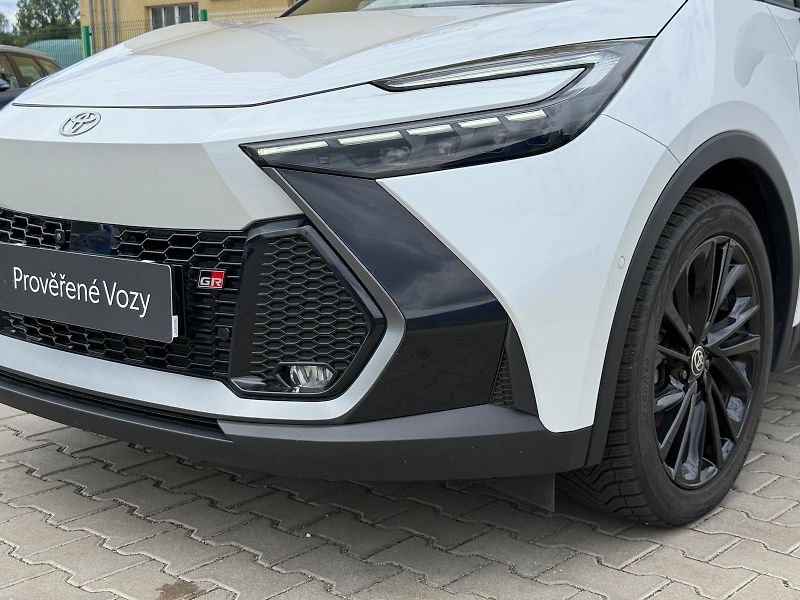Toyota C-HR 2,0 HEV e-CVT GR Sport - fotka 29 z 30