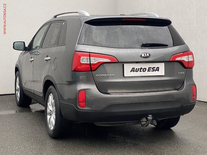 Kia Sorento (2014) 2.2CRDi 4x4, AT, xenon, panor - fotka 6 z 23