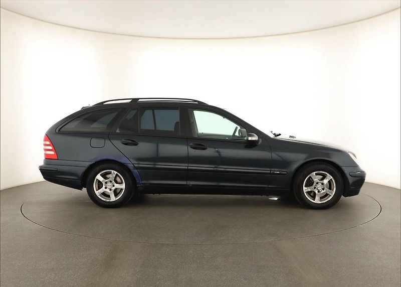 Mercedes-Benz Třídy C (2004) C 220 CDI , po STK, Tažné - fotka 6 z 14