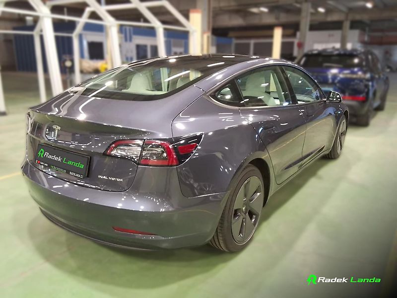 Tesla Model 3 (2021) LR AWD 75 kWh | Bílý interiér - fotka 3 z 6