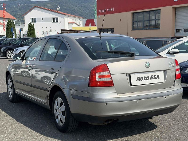 Škoda Octavia (2007) 1.6i, AC, el. výbava - fotka 6 z 16