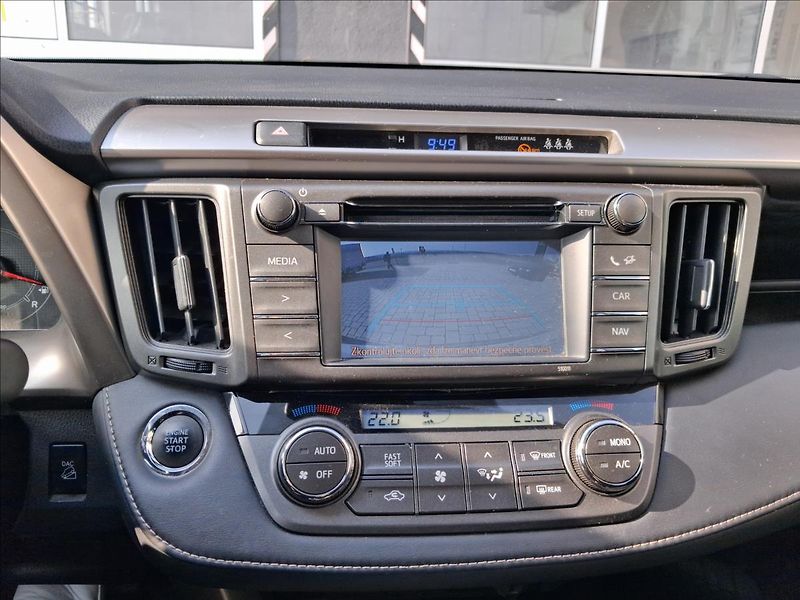 Toyota RAV4 2,2 Active AT 4x4 - fotka 7 z 17
