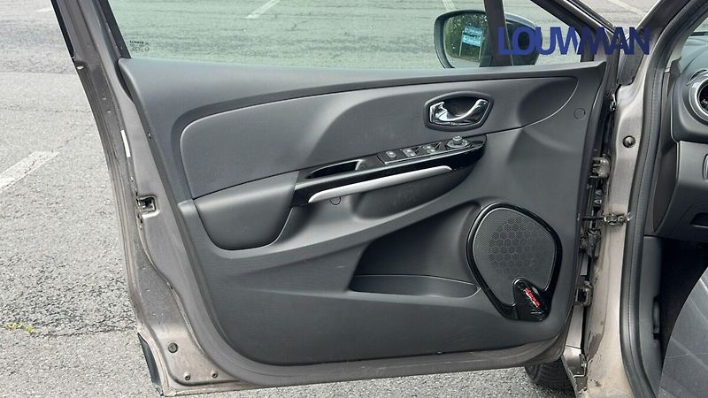 Renault Clio 1.2 16V - fotka 13 z 24