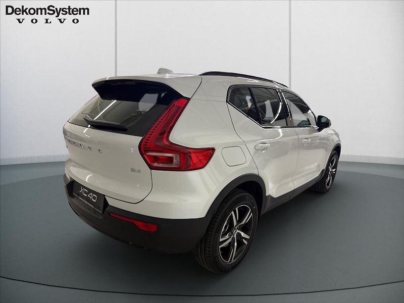 Volvo XC40 (2025) 2,0 B4 FWD Plus Dark 5143 - fotka 3 z 15