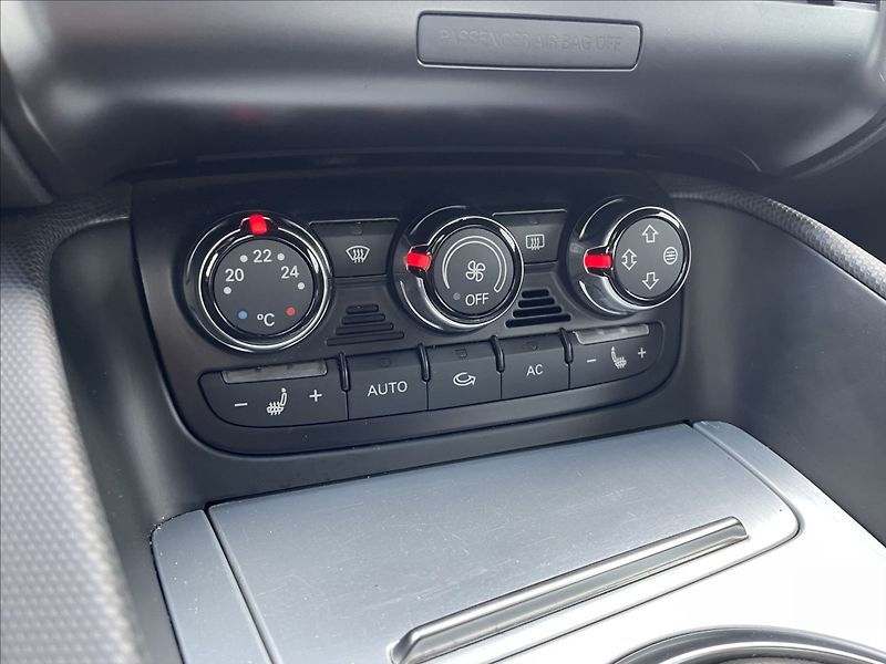 Audi TT 2,0 TFSi,147kW,S-line,serv.kn. - fotka 17 z 25