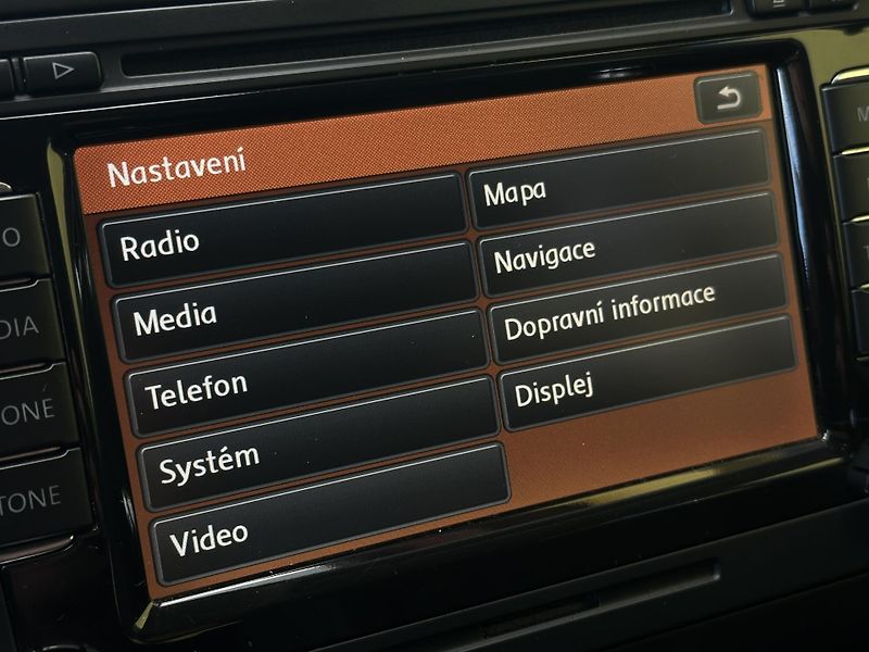 Volkswagen Touran (2015) *DSG* 1.6TDI/77kW *7.Míst *TZ  - fotka 19 z 41