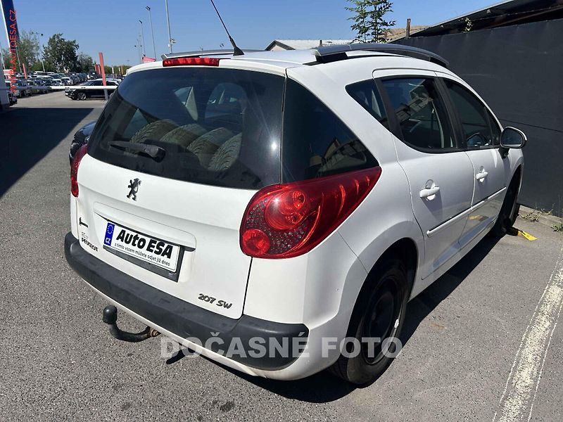 Peugeot 207 (2011) 1.4i, ČR, AC, tažné - fotka 2 z 3