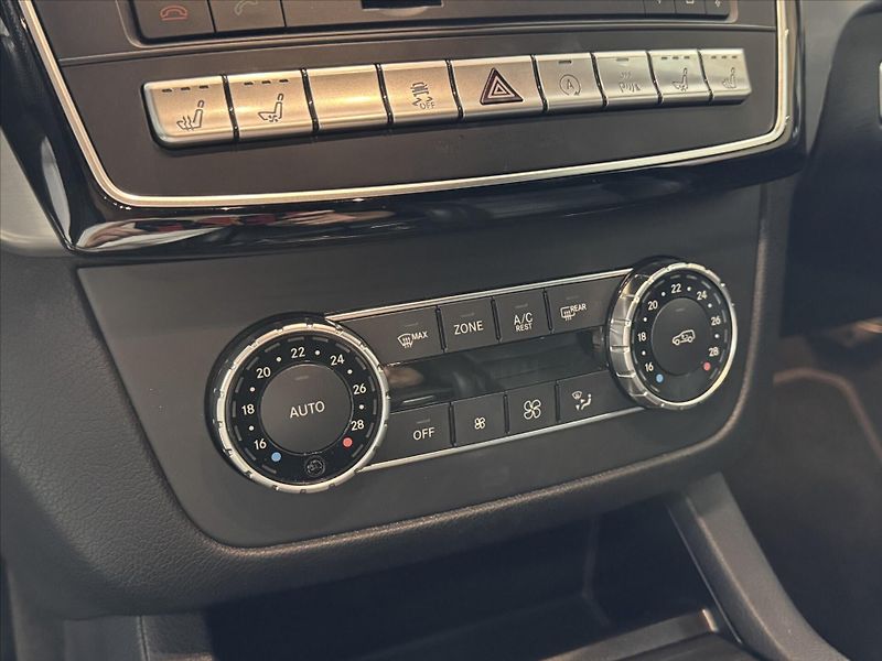 Mercedes-Benz GLE 350d AMG LINIE MULTIBEAM - fotka 10 z 20