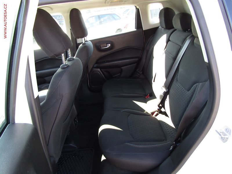 Jeep Compass (2018) 1.4T, ČR, Longitude - fotka 10 z 20